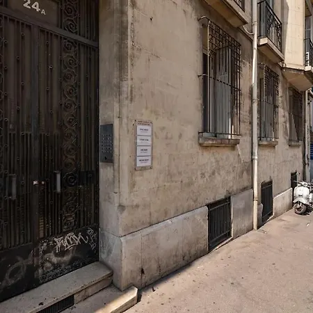 Sur Les Toits Du Vieux Port