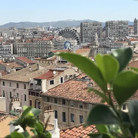 Sur Les Toits Du Vieux Port Apartment *